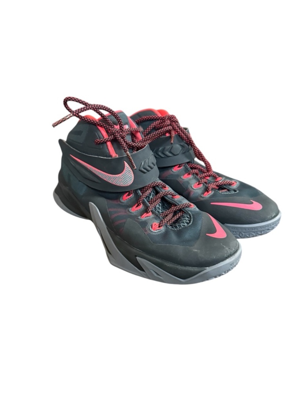 Nike LeBron James Youth Basketball Shoe - Picture 2 of 7